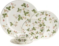 Wedgwood Wild Strawberry Dinnerware 5 Piece Place Setting